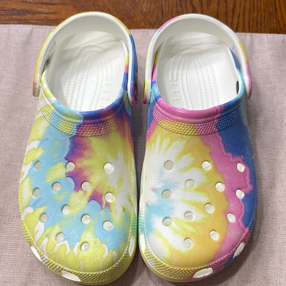 CROCS Shoes - Crocs NWOT tie dye M9/W11